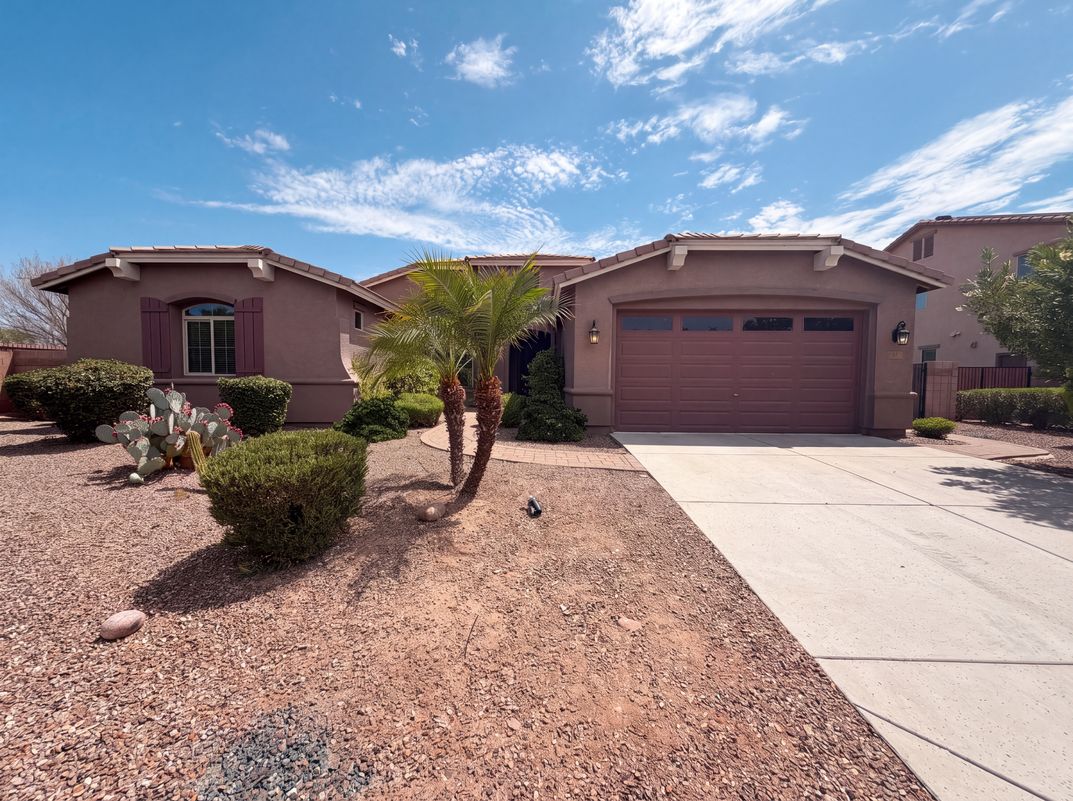 Property photo 1 of 11 W Canyon Way