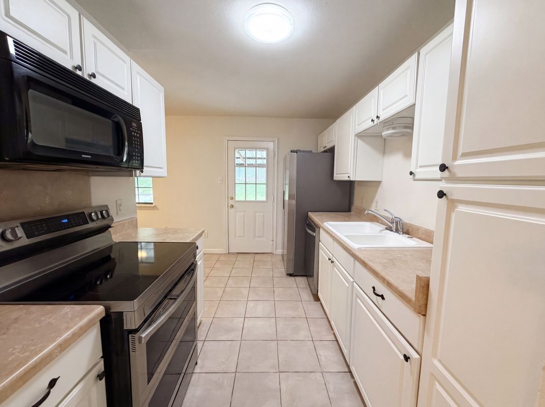 Property photo 2 of 912 Hackberry St