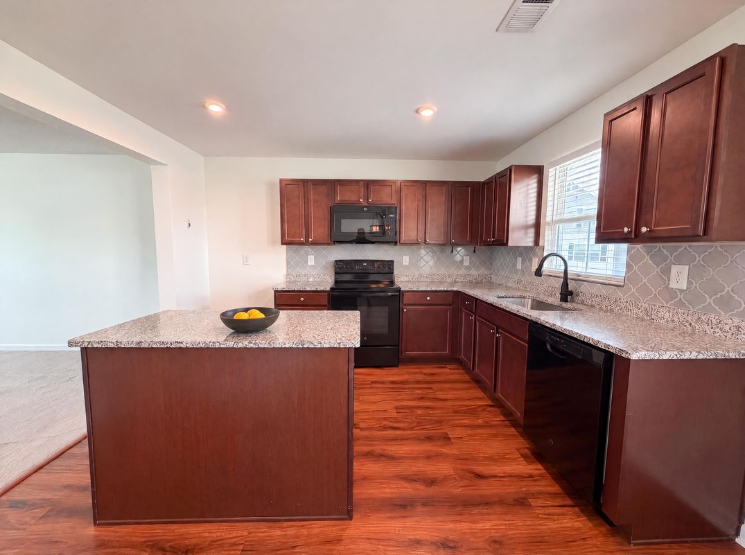 Property photo 3 of 923 Taybyn Rd