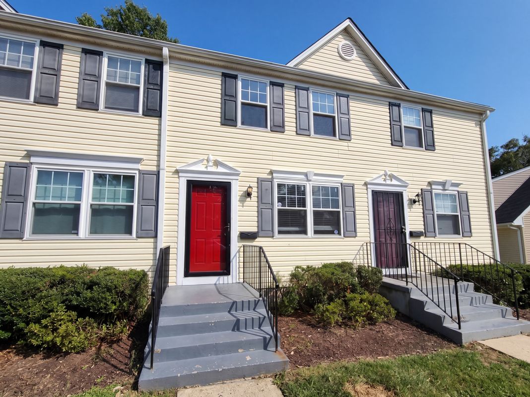 Property photo 1 of 6940 Hawthorne St