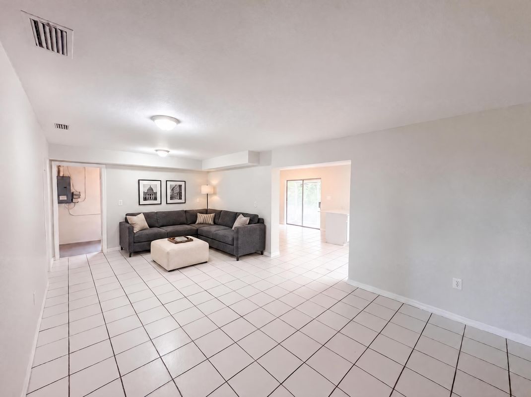 Property photo 3 of 715 Drawdy Rd