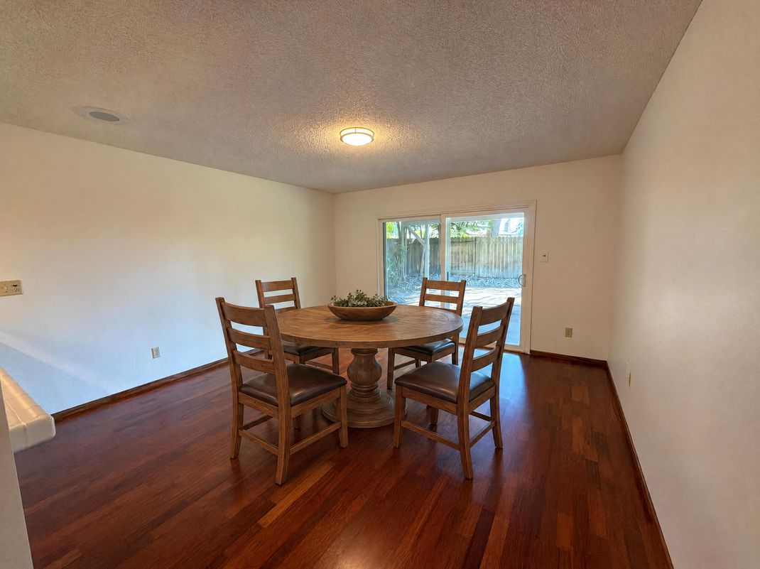 Property photo 3 of 6800 Havenhurst Dr