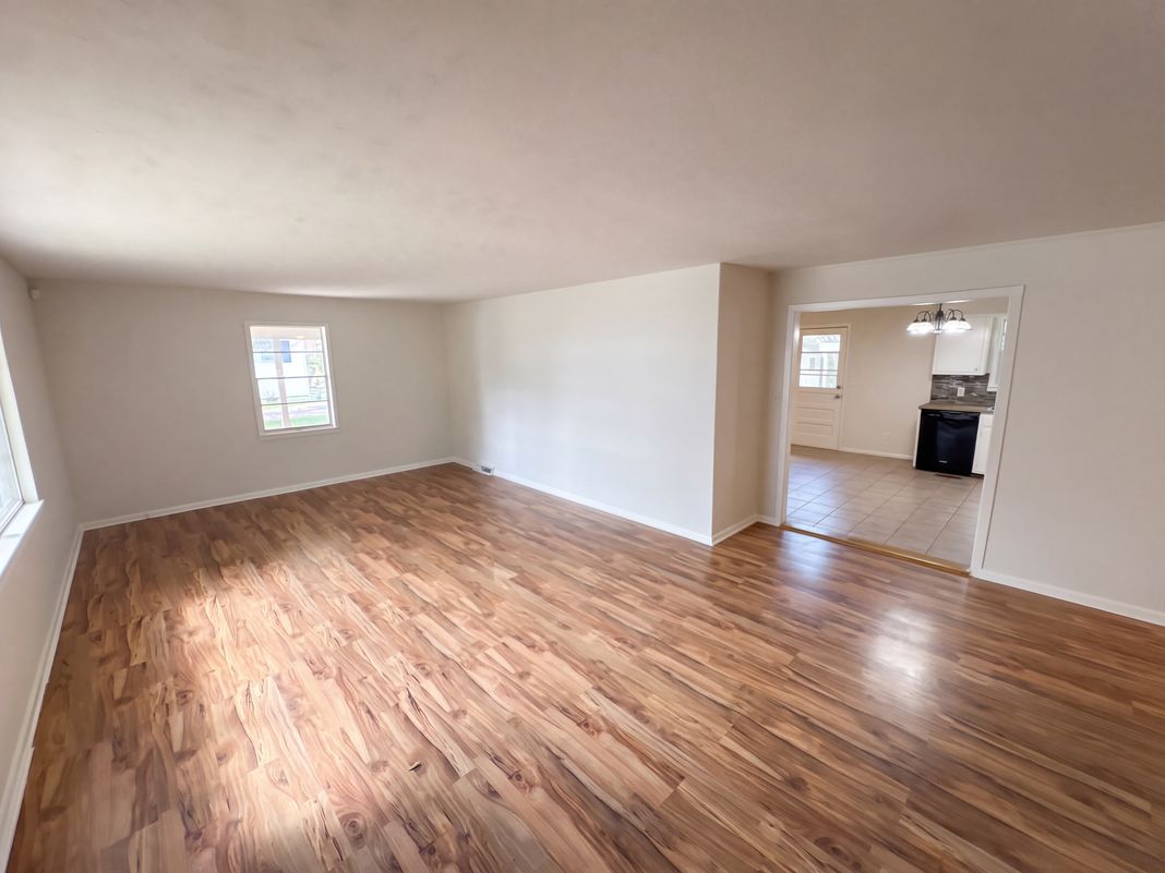 Property photo 3 of 728 2nd Ave S