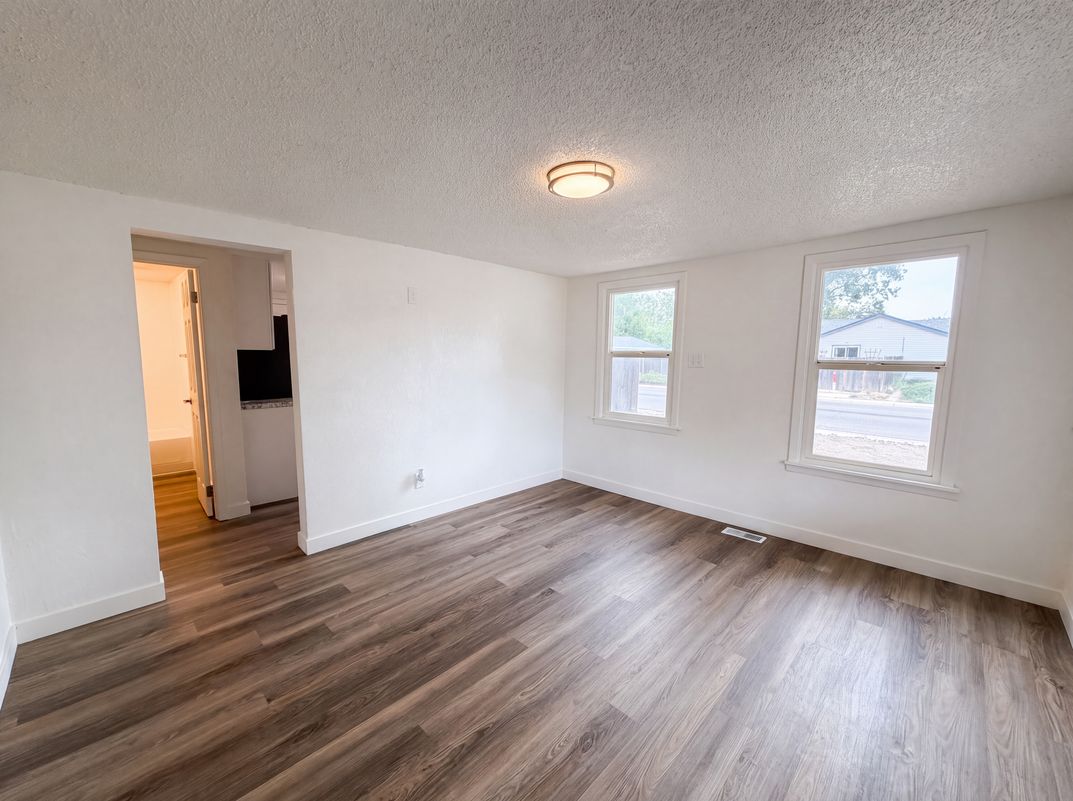 Property photo 3 of 1298 S Perry St