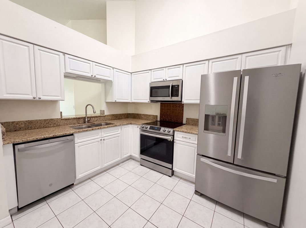 Property photo 2 of 11648 Hidden Hollow Cir