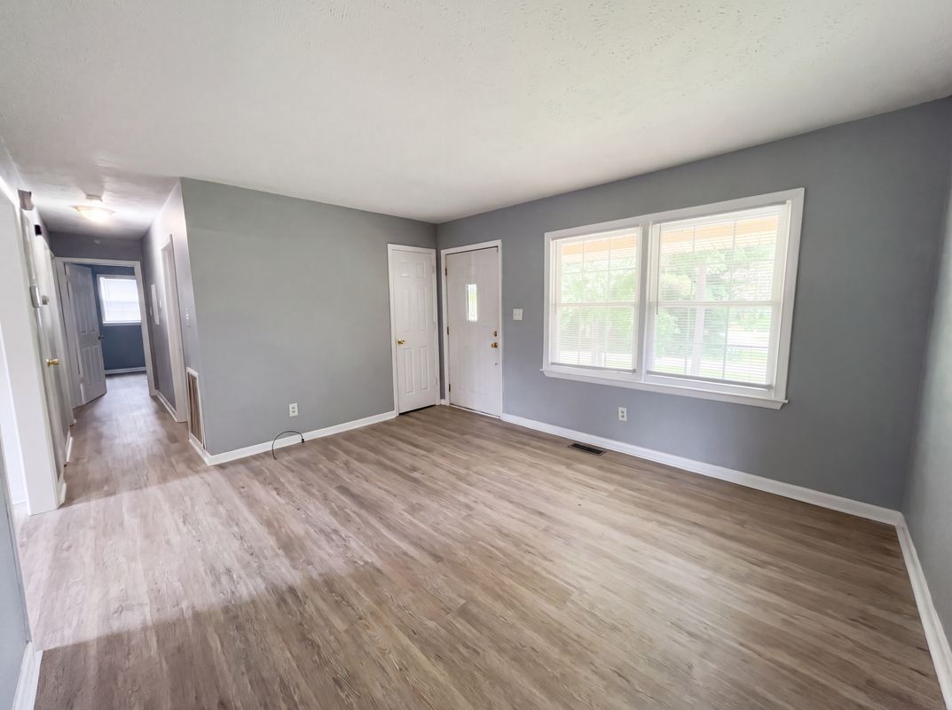 Property photo 3 of 440 Hood St