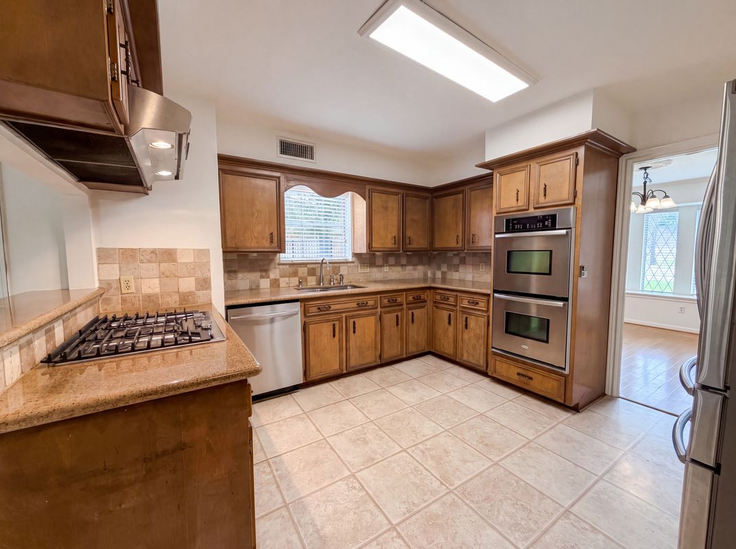 Property photo 2 of 5615 Spanish Oak Dr