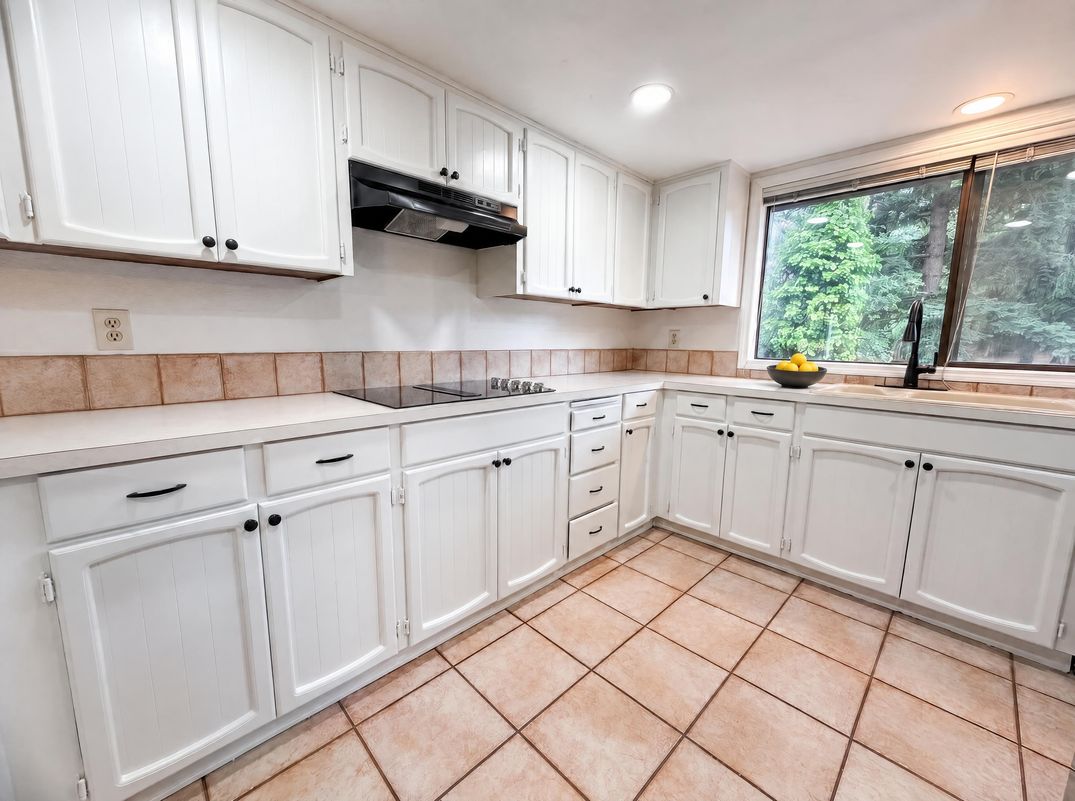 Property photo 2 of 4246 Spring Rock Cir