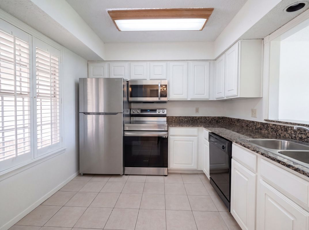 Property photo 2 of 5300 Keller Springs Rd Apt 2075