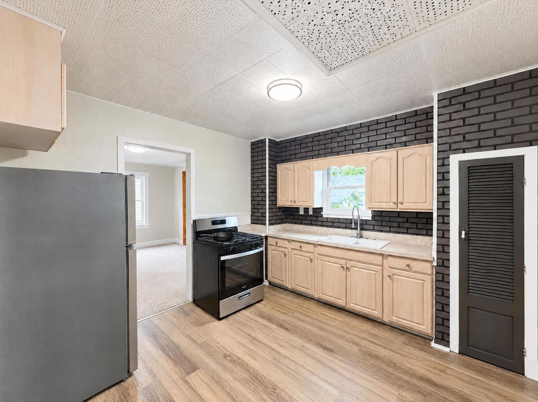 Property photo 2 of 4202 Gifford Ave