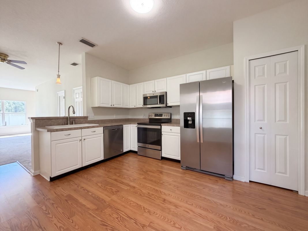 Property photo 2 of 1211 Southern Stream Ct