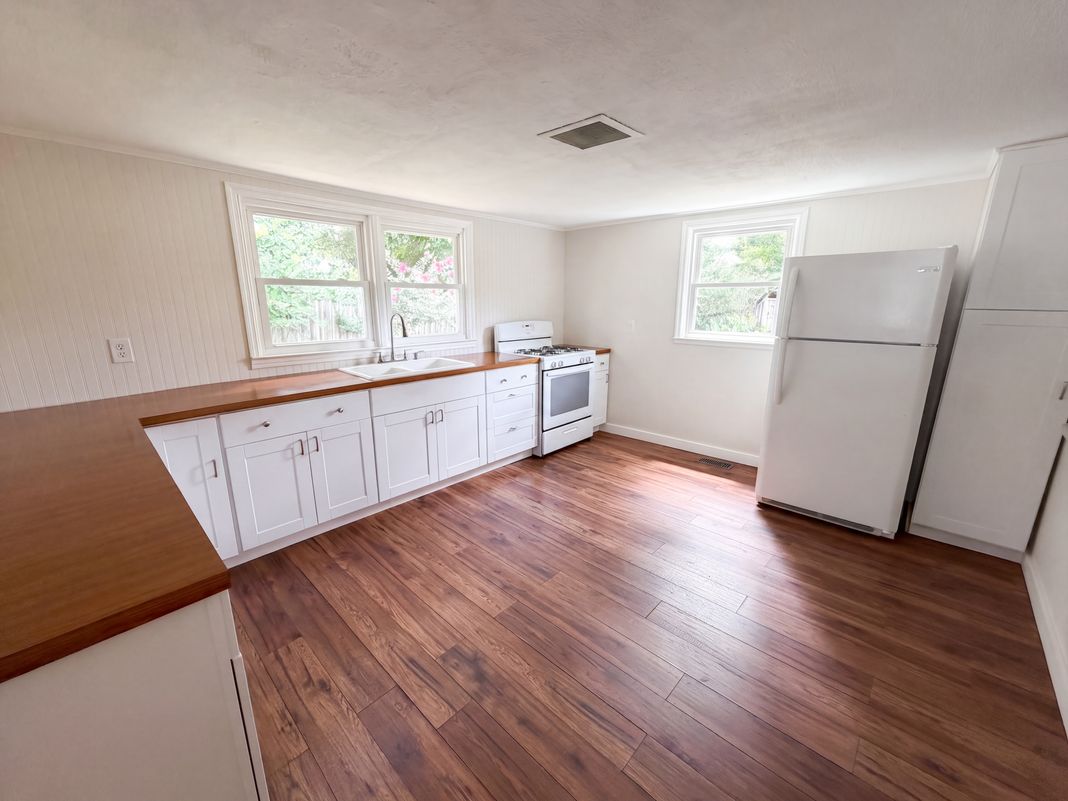 Property photo 2 of 1727 Green St NE