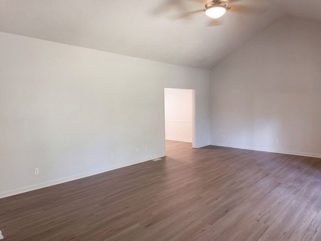 Property photo 3 of 675 Jenny St