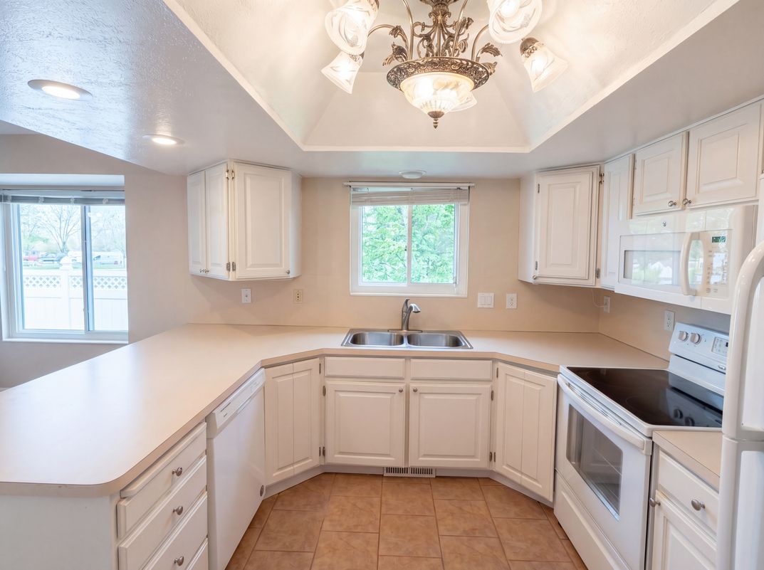 Property photo 2 of 510 E 5400 S