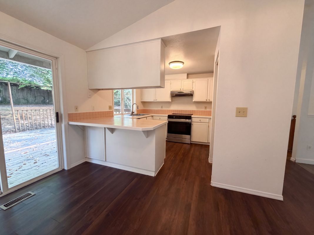 Property photo 2 of 845 SE 8th St