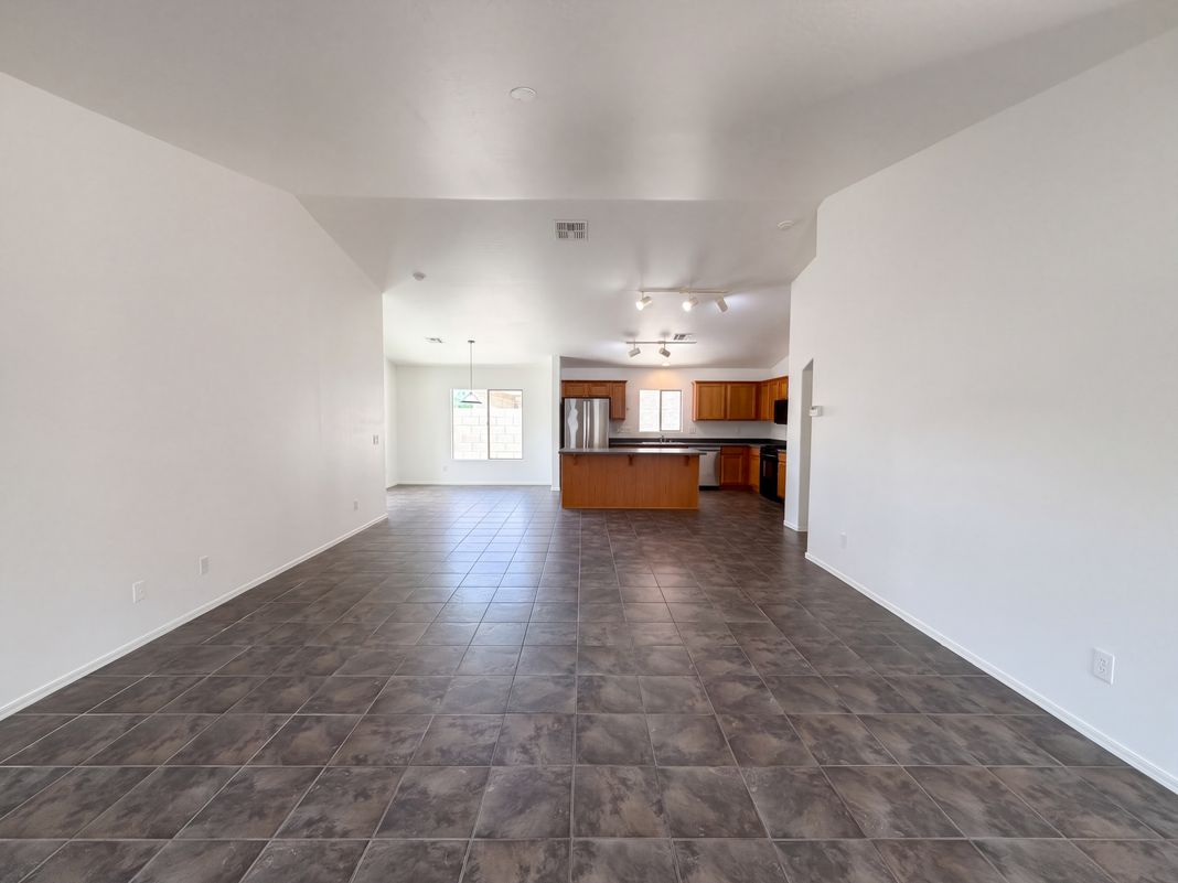 Property photo 3 of 1287 E Anastasia St