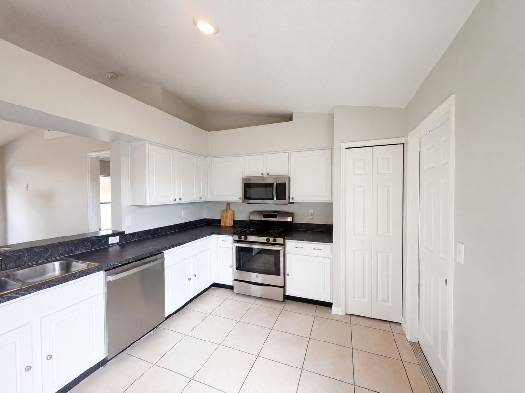 Property photo 2 of 13319 Caspian Ln