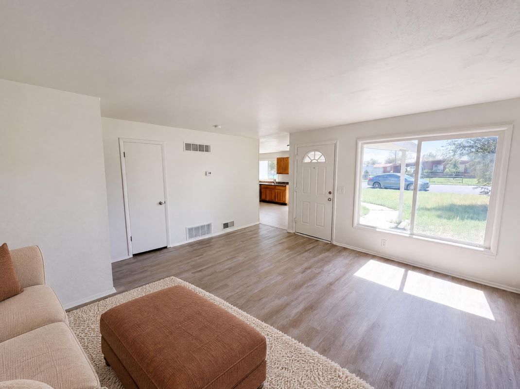 Property photo 3 of 3168 W Lehi Dr