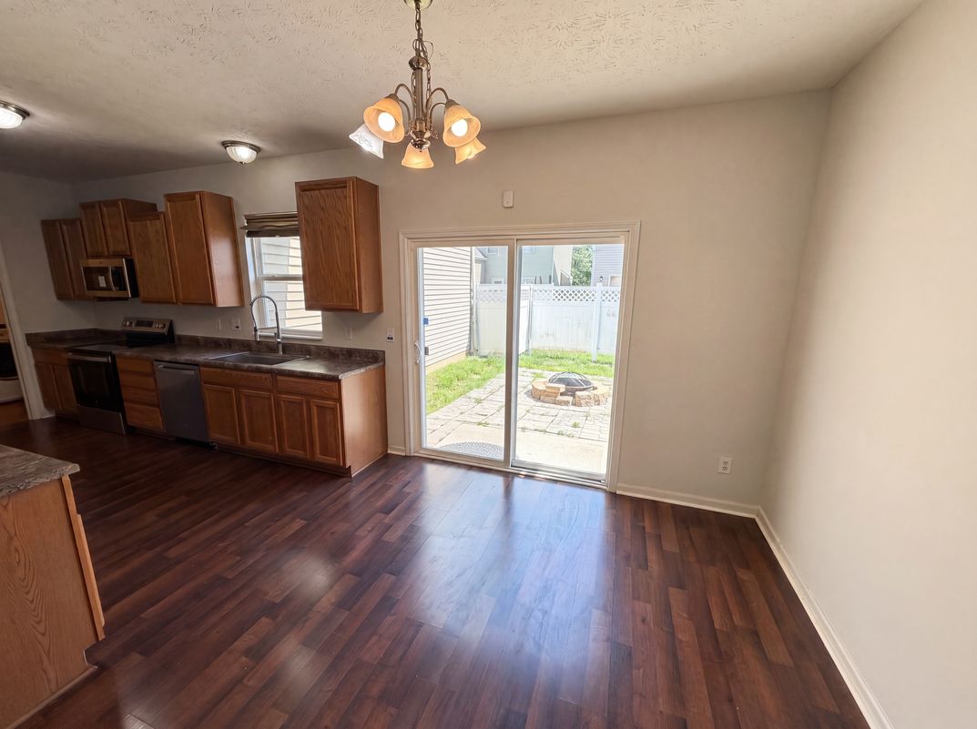 Property photo 2 of 3469 Aylesford Ln