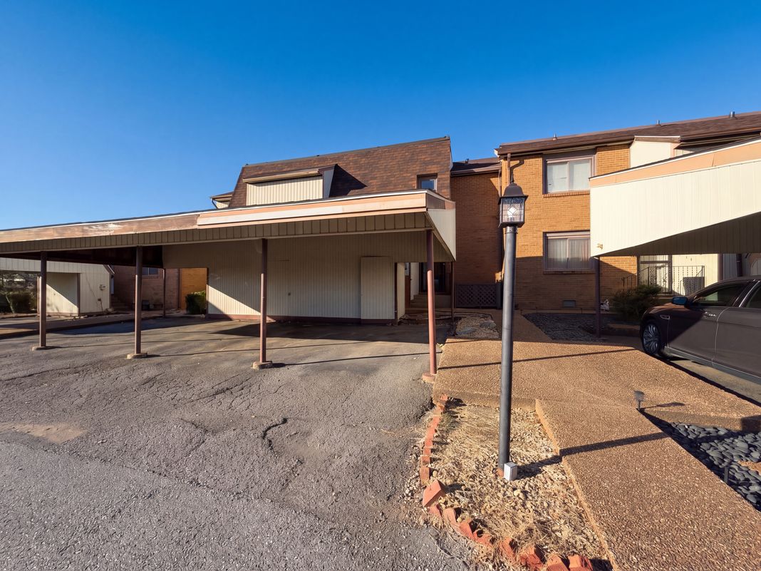 Property photo 1 of 1021 Heritage Dr