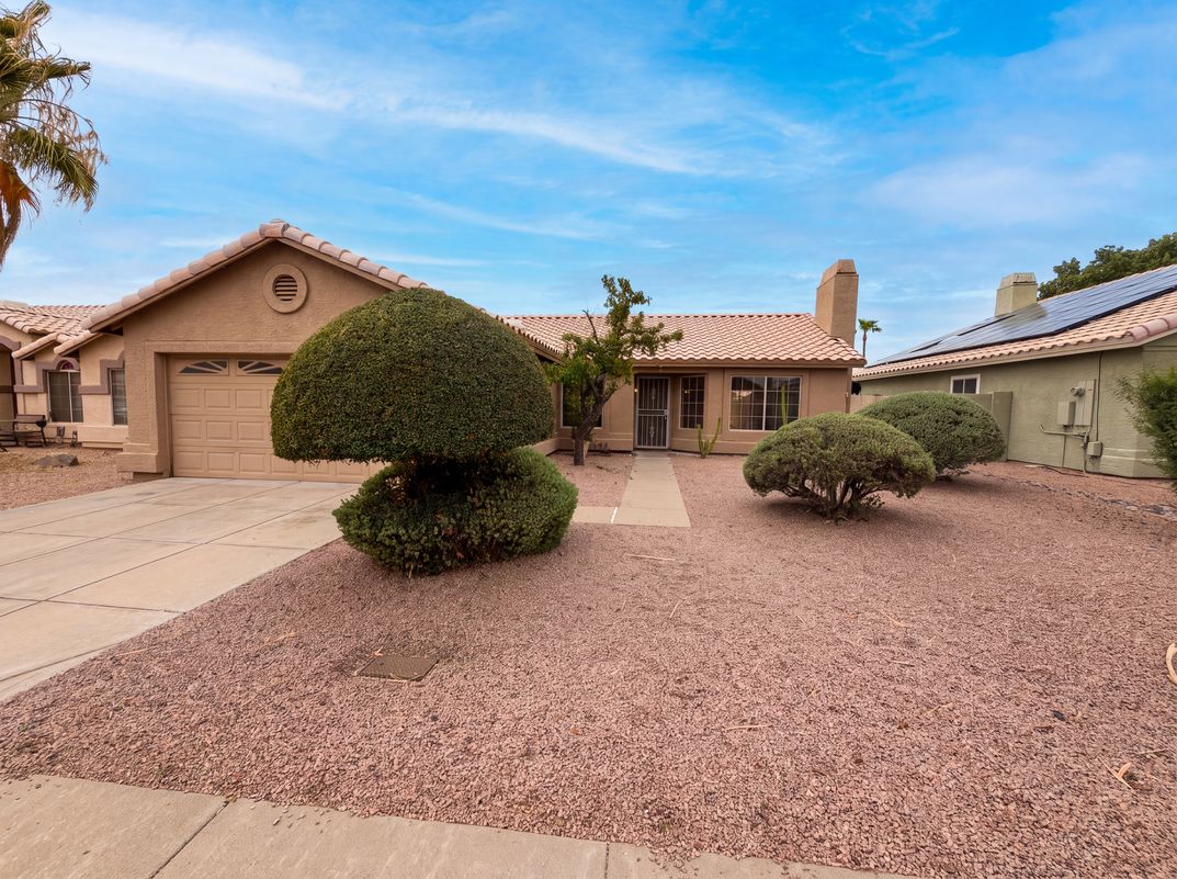 Property photo 1 of 2945 E Hononegh Dr