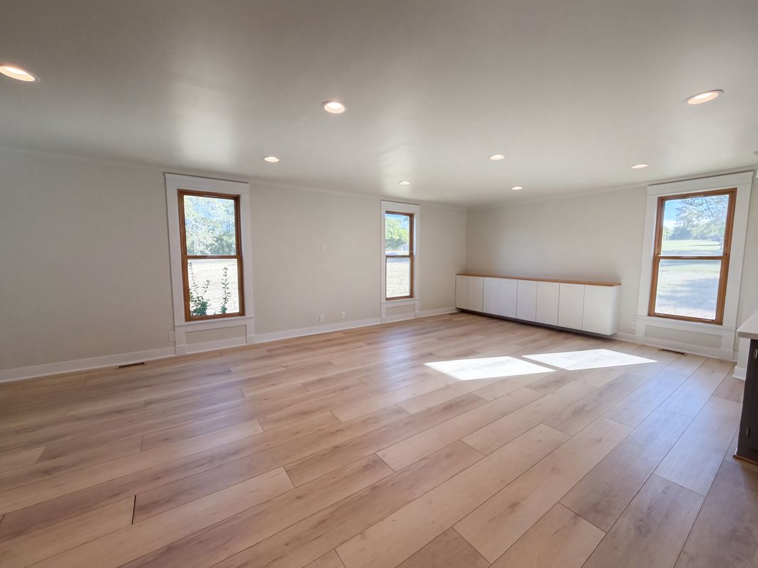Property photo 3 of 557 Peach Valley Rd