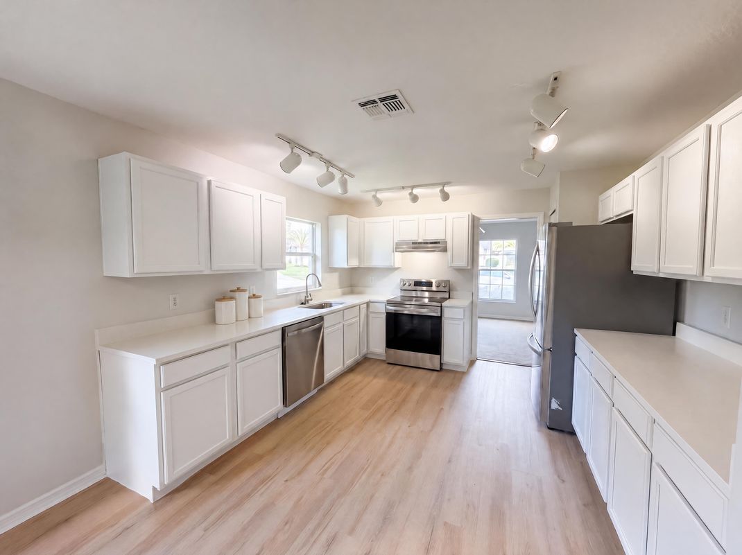 Property photo 2 of 1021 Dekleva Dr
