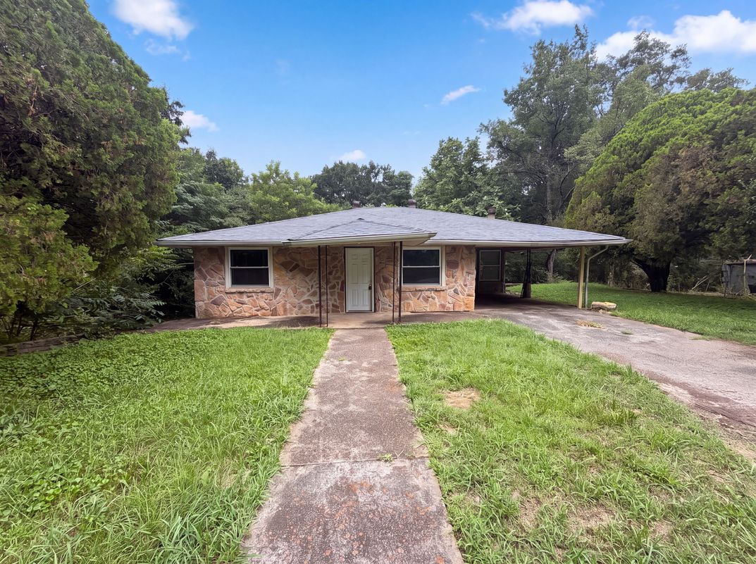 Property photo 1 of 3609 Poplar Ln