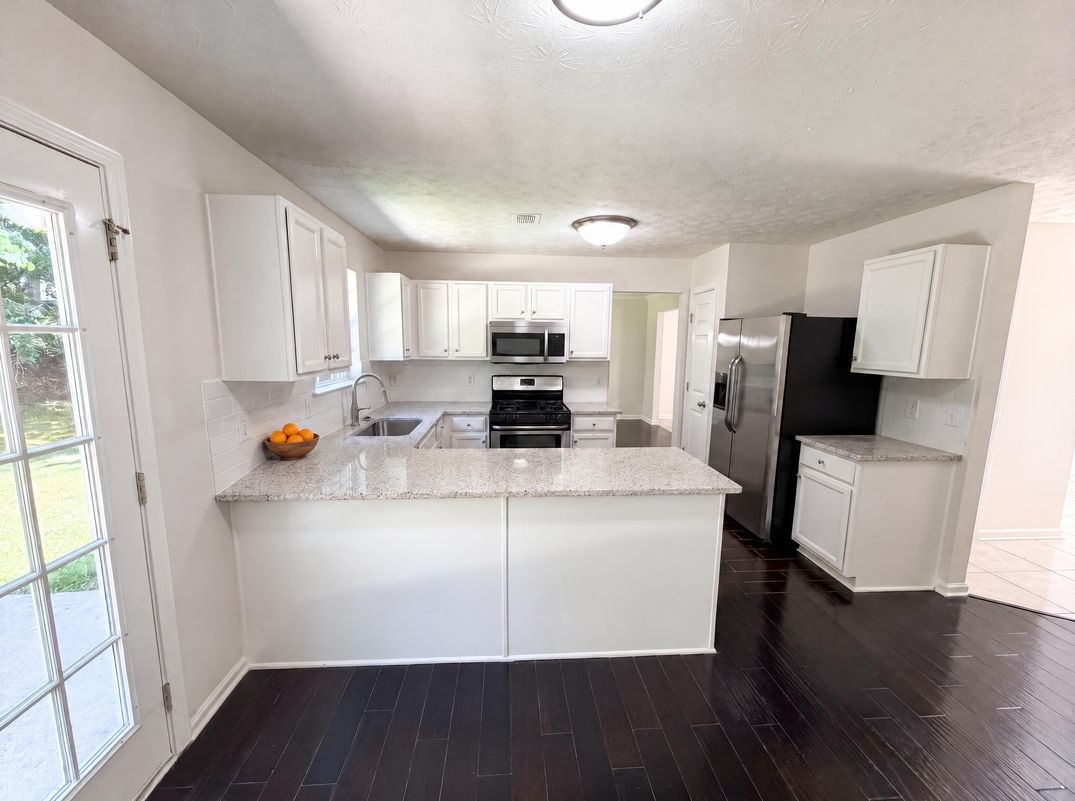 Property photo 2 of 3582 Coveside Ct
