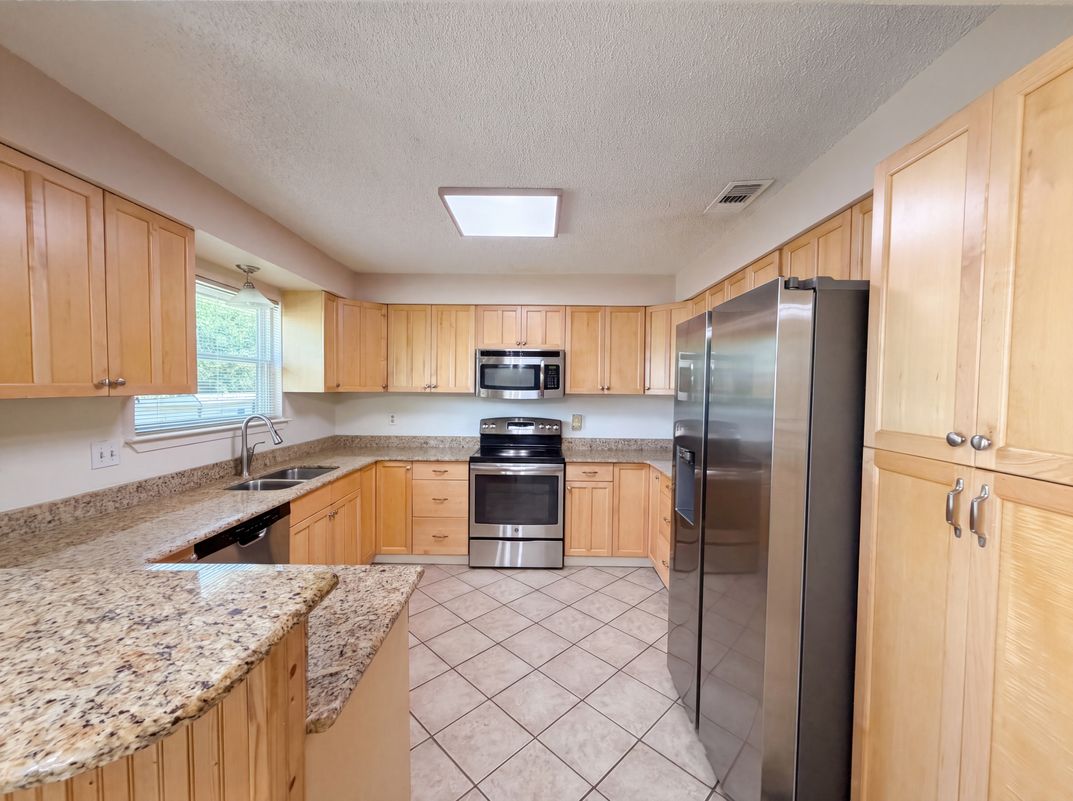 Property photo 2 of 2803 Persimmon Dr
