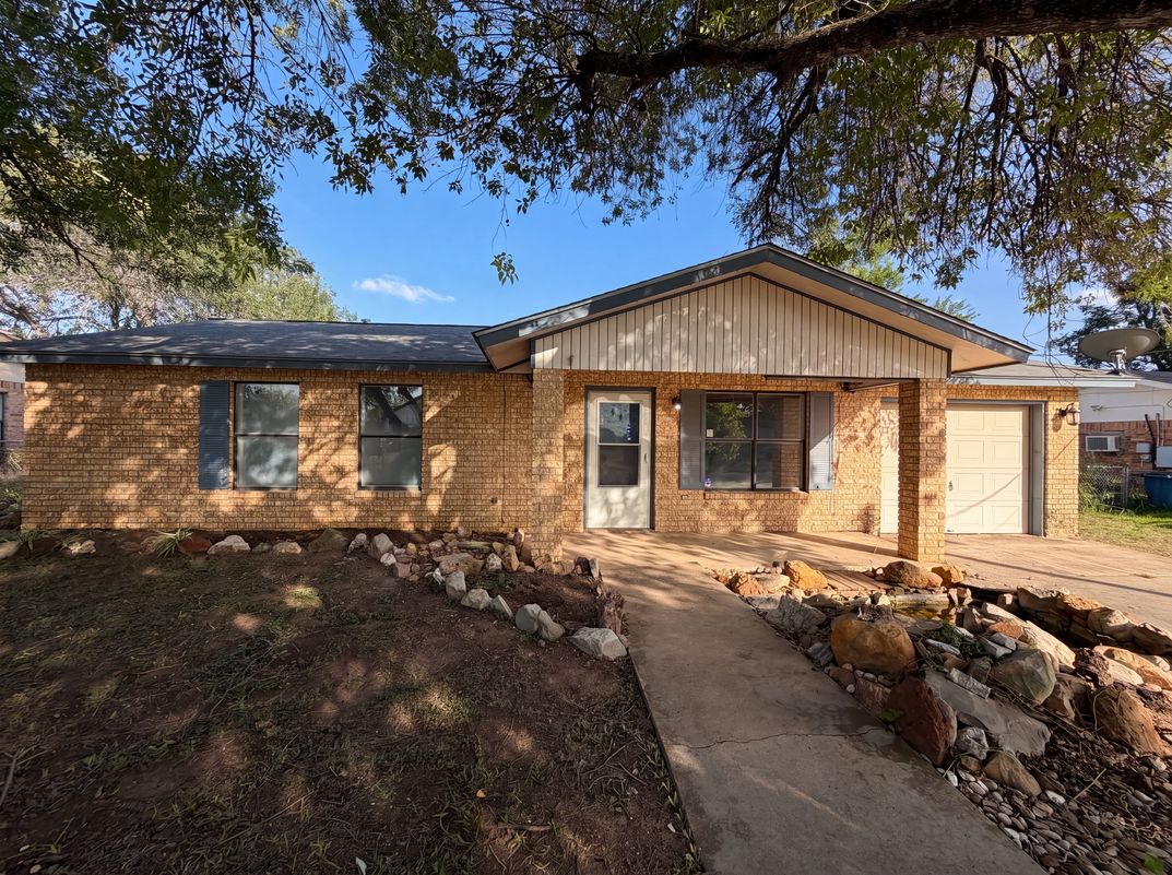 Property photo 1 of 1308 Longhorn Dr
