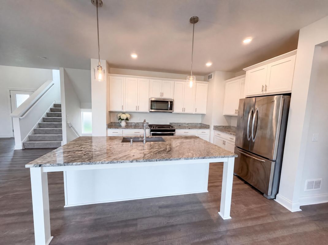 Property photo 2 of 4607 128th Cir NE