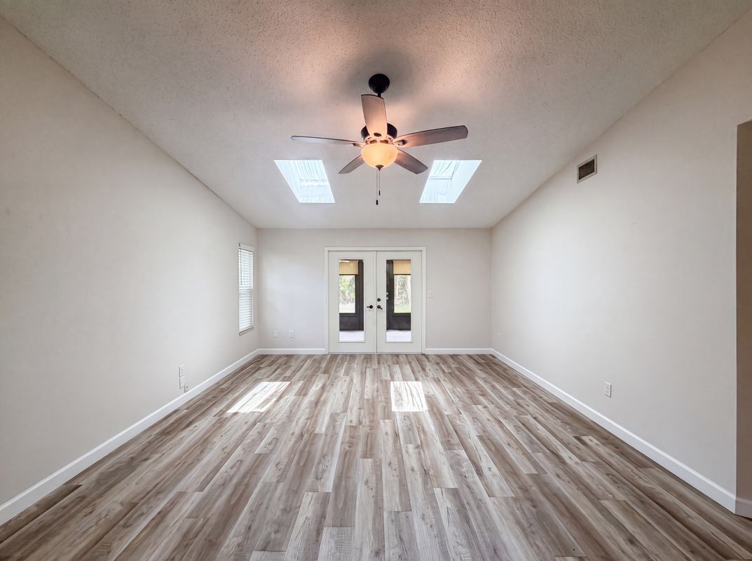 Property photo 3 of 228 Bob White Ct