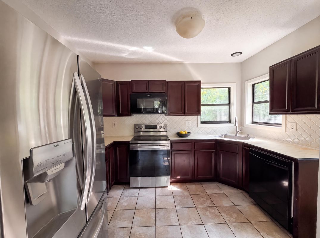 Property photo 2 of 5844 Waters Edge Dr