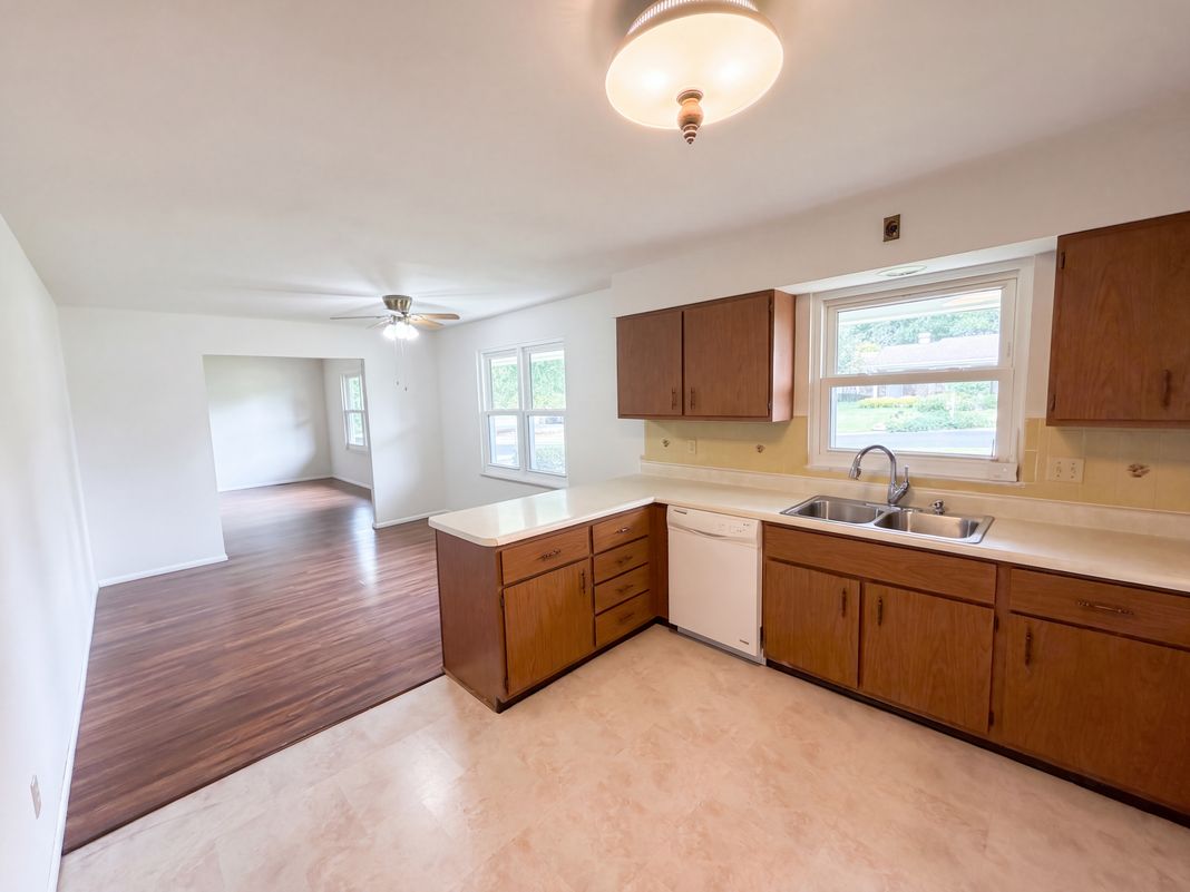Property photo 2 of 1621 Christy Dr