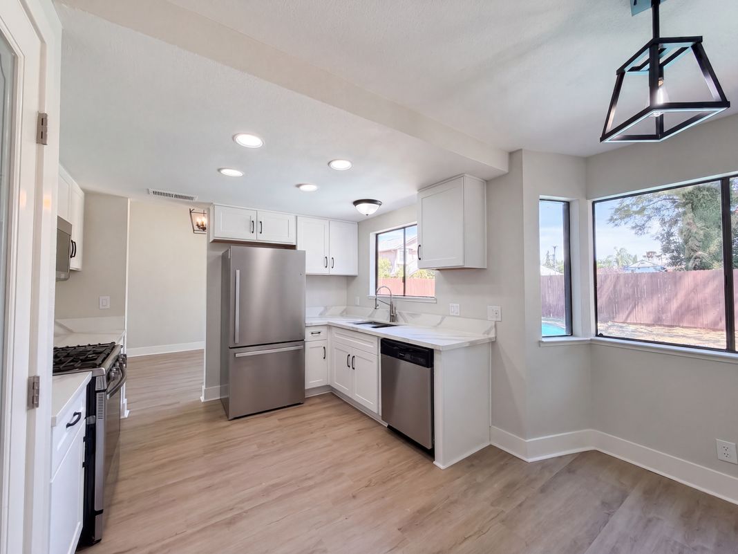 Property photo 2 of 6005 La Castana Way