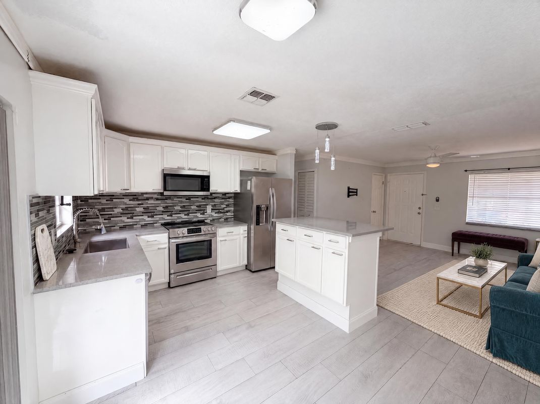 Property photo 2 of 976 Liskeard Ave