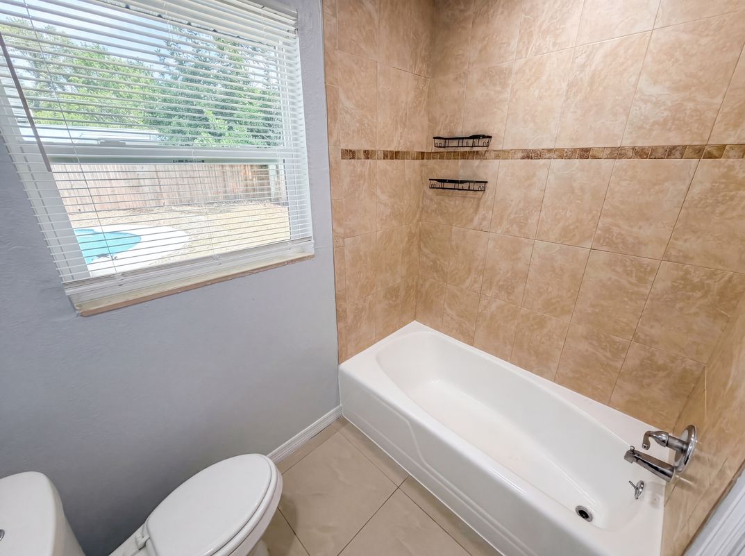 Photo 6 of 25 of 15525 Bedford Cir E, Clearwater, FL