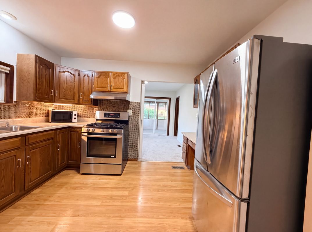 Property photo 2 of 35115 University St