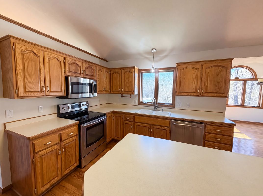 Property photo 2 of 8433 Upland Ln N