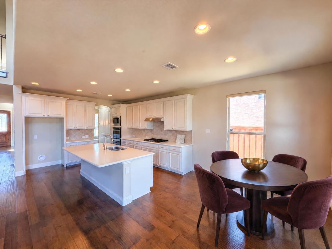 Property photo 2 of 1621 Liberty Way Trl