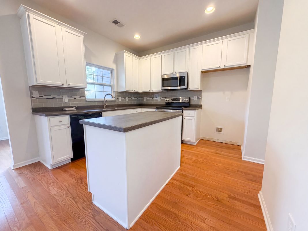 Property photo 2 of 9004 Parlor Dr