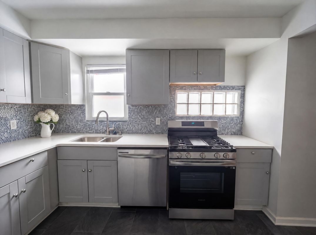 Property photo 2 of 715 E 72nd Ter