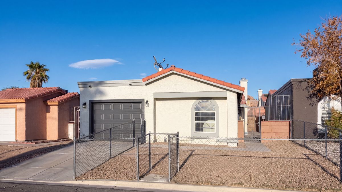 Property photo 1 of 2304 Sabroso St