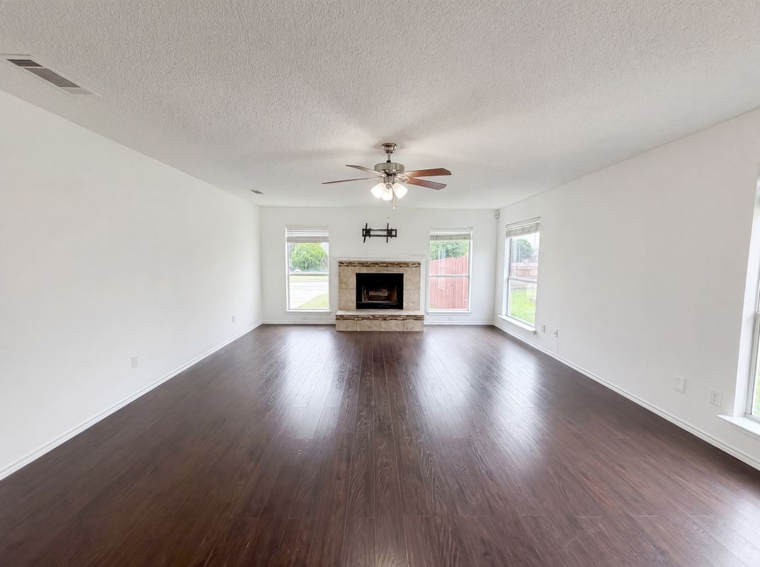 Property photo 3 of 1301 Judy Ln