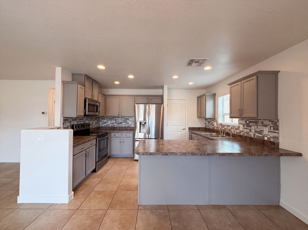 Property photo 2 of 28539 N Moonstone Way