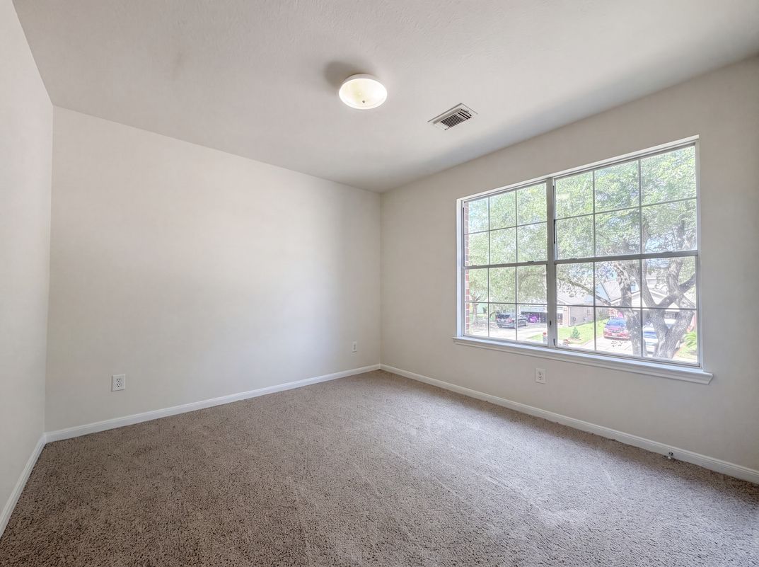 Photo 8 of 22 of 16519 Eaglewood Shadows Dr, Sugar Land, TX