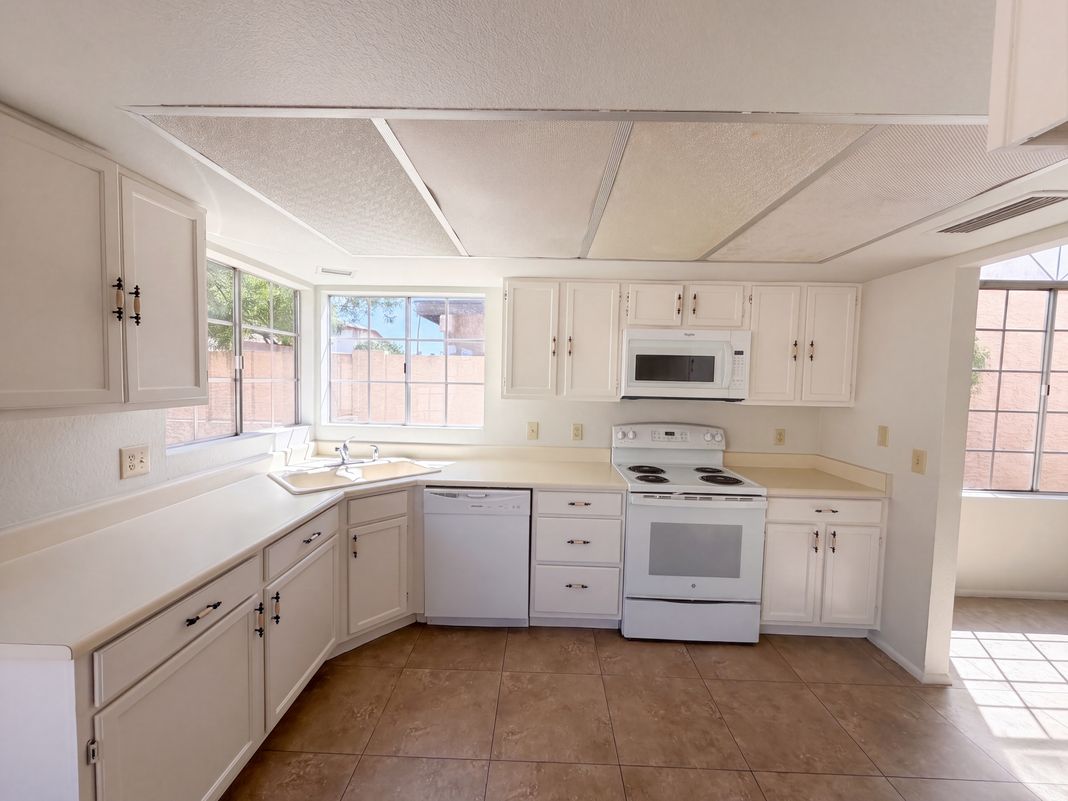 Property photo 2 of 6018 W Mescal St