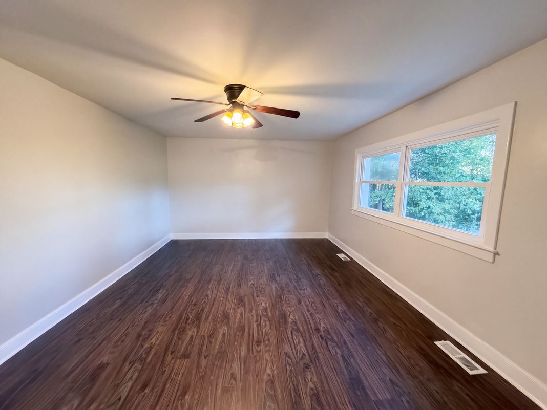 Property photo 3 of 1309 Legend Rd
