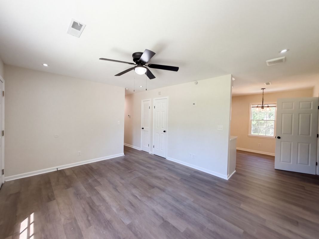 Property photo 3 of 143 Dorchester Manor Blvd